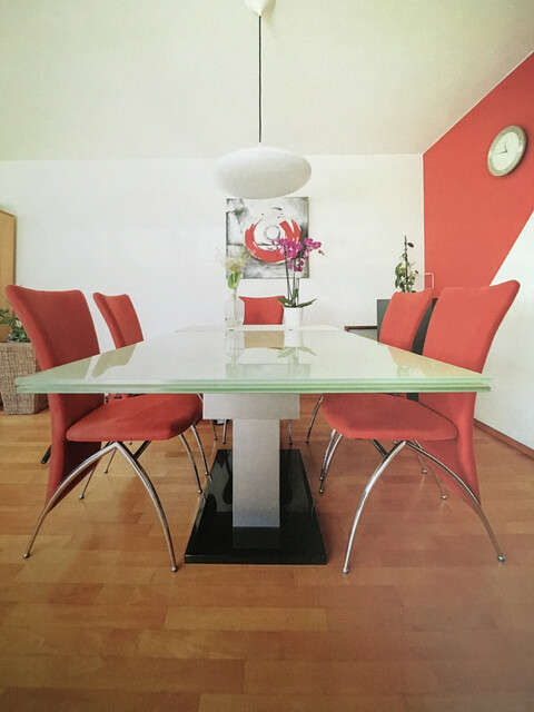 Terrassenwohnung mit großem Garten und Terrasse in Gebrauchtgebäude - 17,98 m² Terrasse, 127,54 m² Garten, 6,13 m² Keller, 25 m² Fahrradabstellraum.