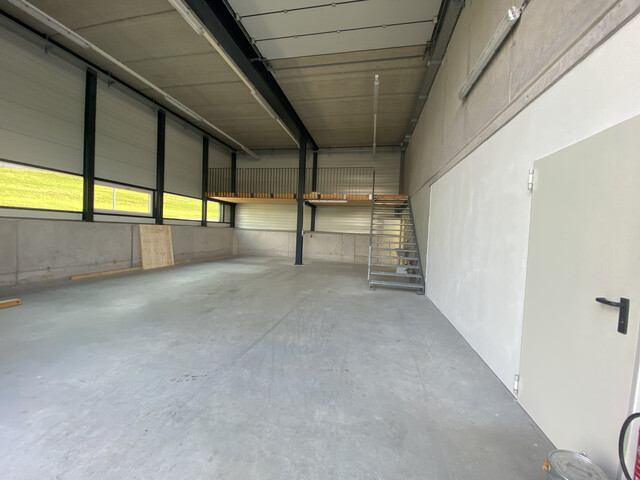 Werkstatt. - Lagerhalle mit Büro und WC zu vermieten/kaufen