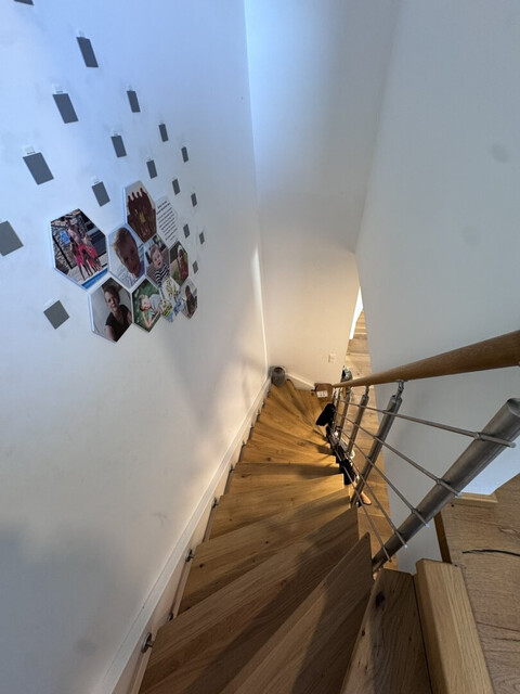 Lichtdurchflutete Dachgeschoss-Maisonette mit Traum-Blick auf den Weiher in Weißensberg!