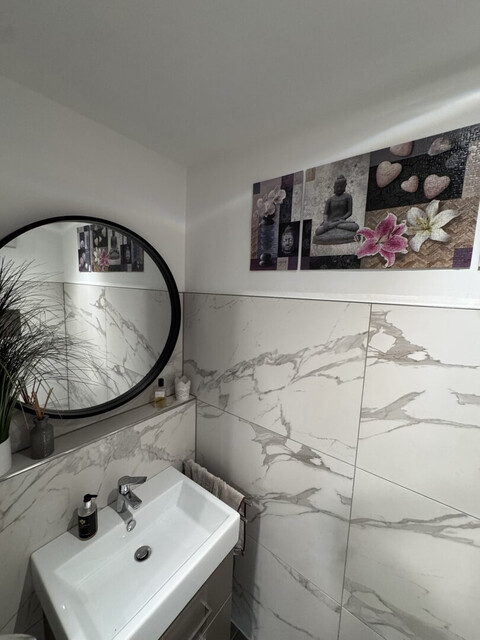 Lichtdurchflutete Dachgeschoss-Maisonette mit Traum-Blick auf den Weiher in Weißensberg!