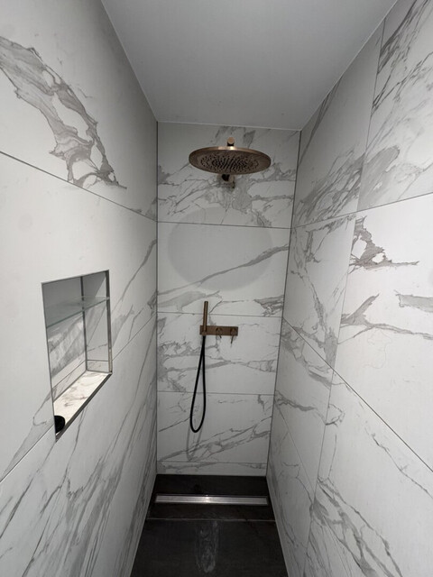 Lichtdurchflutete Dachgeschoss-Maisonette mit Traum-Blick auf den Weiher in Weißensberg!