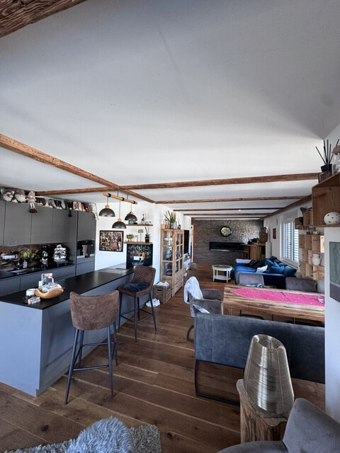 Lichtdurchflutete Dachgeschoss-Maisonette mit Traum-Blick auf den Weiher in Weißensberg!