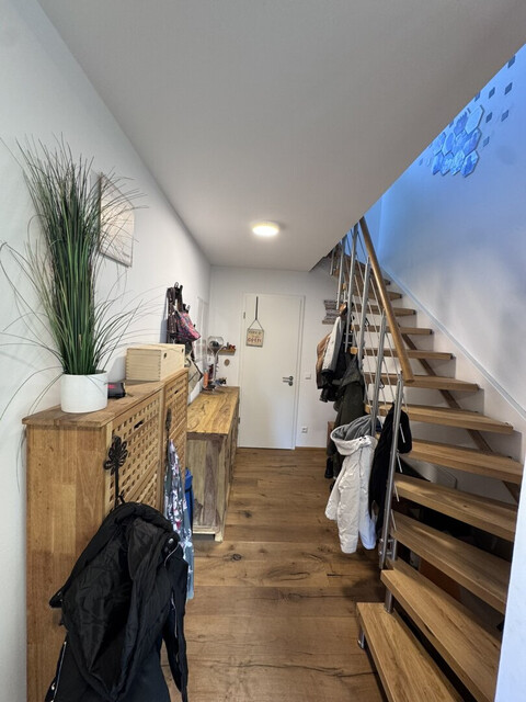 Lichtdurchflutete Dachgeschoss-Maisonette mit Traum-Blick auf den Weiher in Weißensberg!