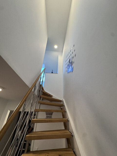 Lichtdurchflutete Dachgeschoss-Maisonette mit Traum-Blick auf den Weiher in Weißensberg!