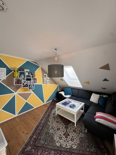 Lichtdurchflutete Dachgeschoss-Maisonette mit Traum-Blick auf den Weiher in Weißensberg!