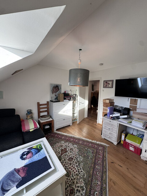 Lichtdurchflutete Dachgeschoss-Maisonette mit Traum-Blick auf den Weiher in Weißensberg!