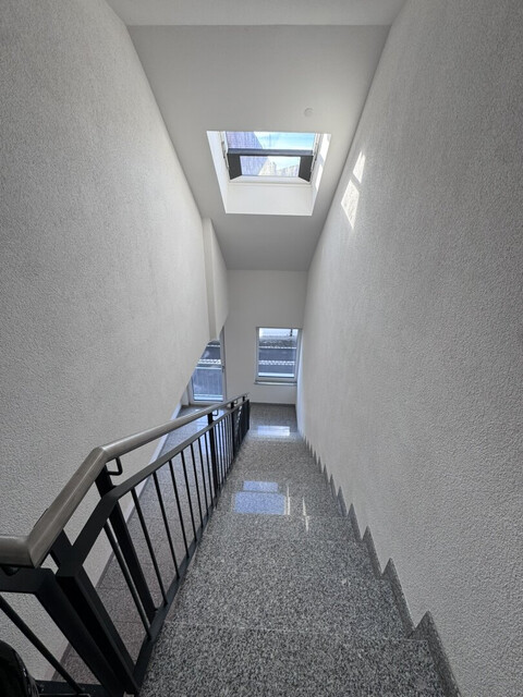 Lichtdurchflutete Dachgeschoss-Maisonette mit Traum-Blick auf den Weiher in Weißensberg!