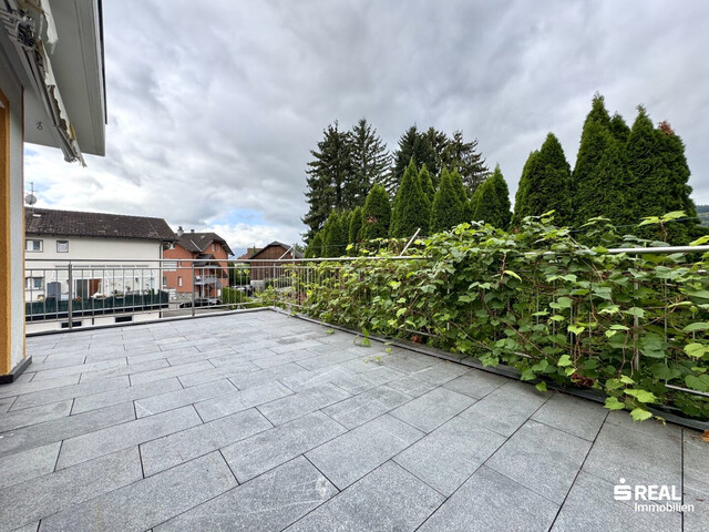 Modernisiertes Mehrfamilienhaus mit zwei großzügigen Wohnungen