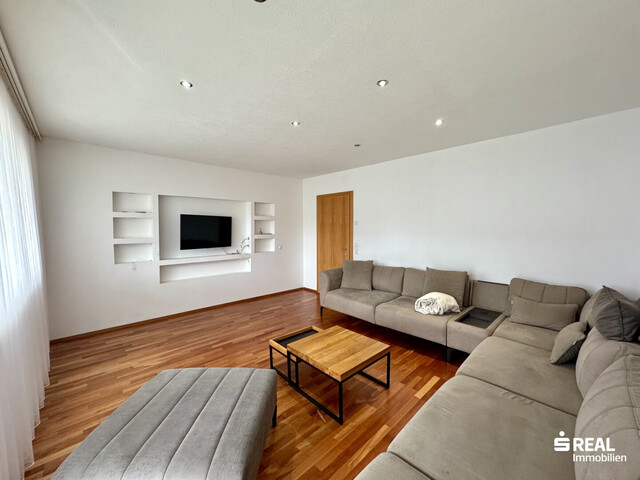 Modernisiertes Mehrfamilienhaus mit zwei großzügigen Wohnungen