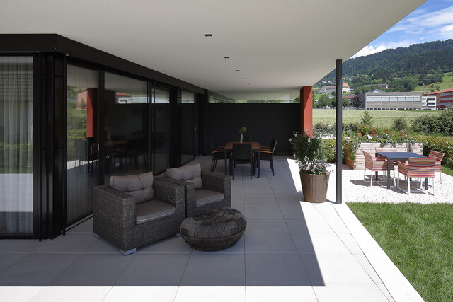 traumhafte Gartenwohnung mit riesiger Terrasse und Seesicht 
