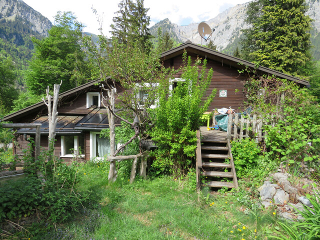 Idyllisches Wohnhaus  mit  Teich und großem  Garten (provisionsfrei)!