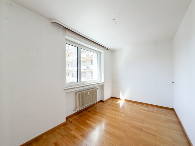 Großzügige 4-Zimmerwohnung mit weitläufigem Balkon in zentraler Lage