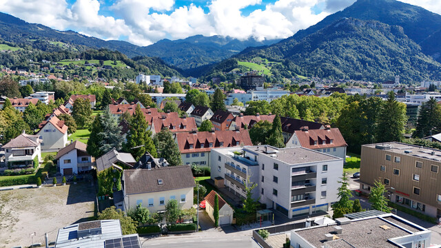 Großzügige 4-Zimmerwohnung mit weitläufigem Balkon in zentraler Lage
