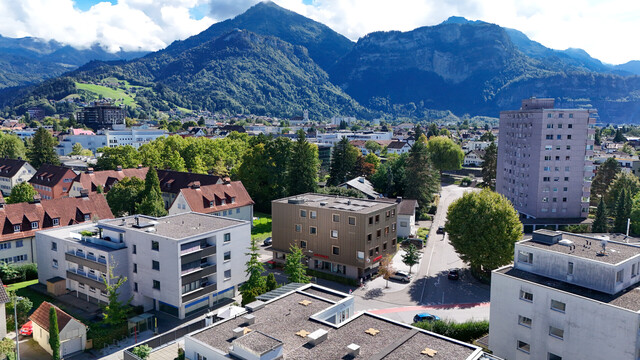 Großzügige 4-Zimmerwohnung mit weitläufigem Balkon in zentraler Lage