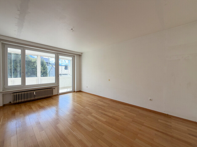 Großzügige 4-Zimmerwohnung mit weitläufigem Balkon in zentraler Lage