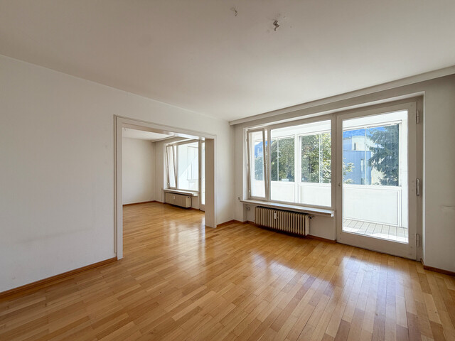 Großzügige 4-Zimmerwohnung mit weitläufigem Balkon in zentraler Lage