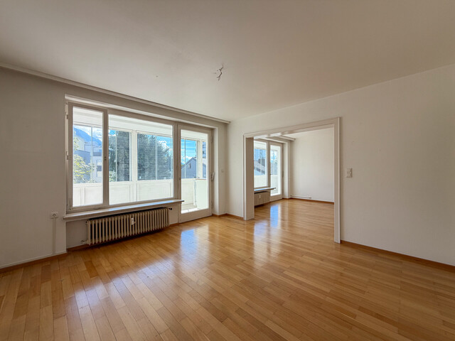 Großzügige 4-Zimmerwohnung mit weitläufigem Balkon in zentraler Lage
