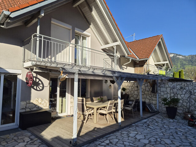 PRIVATVERKAUF! Doppelhaus mit Mediterranen Garten !