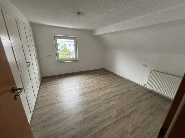 Schöne geräumige 3-Zimmer Dachgeschoßwohnung