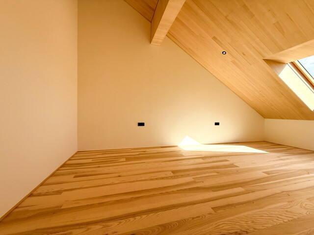 4-Zimmer Dachgeschoßwohnung im Grünen - genial! Top 12