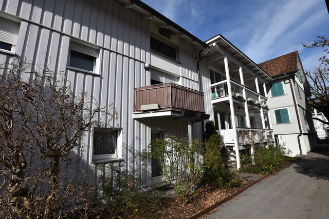 MITTEN IM DORFZENTRUM: Gemütliche 1,5 Zi-Wohnung