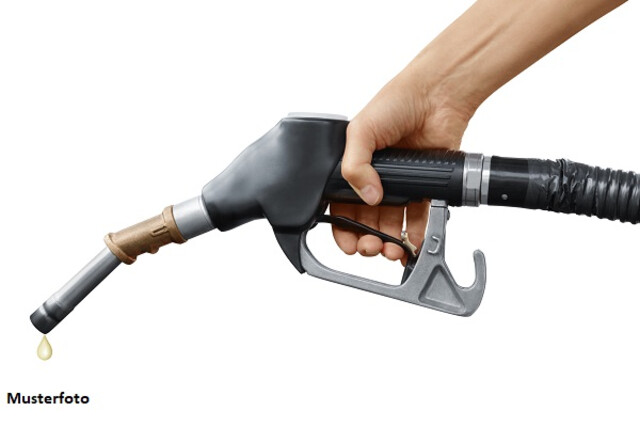 Verkehrsgünstig gelegene Tankstelle mit Überdachung