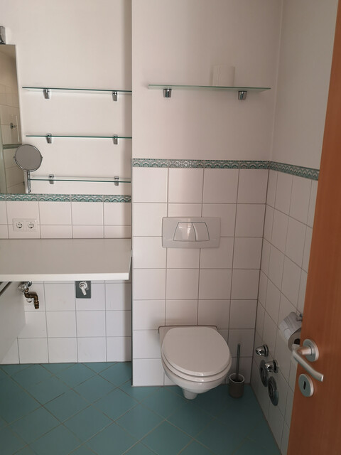 helle 2 Zimmer Wohnung mit überraschend viel Platz inkl. Tiefgarage und Keller
