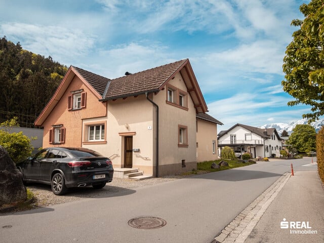 Doppelhaushälfte mit Grund in Gisingen!