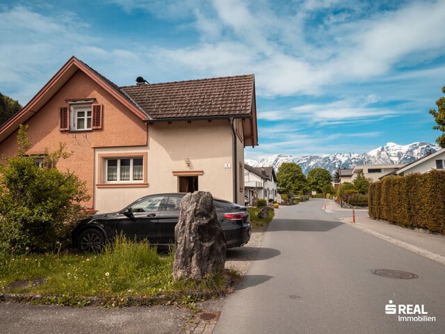 Doppelhaushälfte mit Grund in Gisingen!