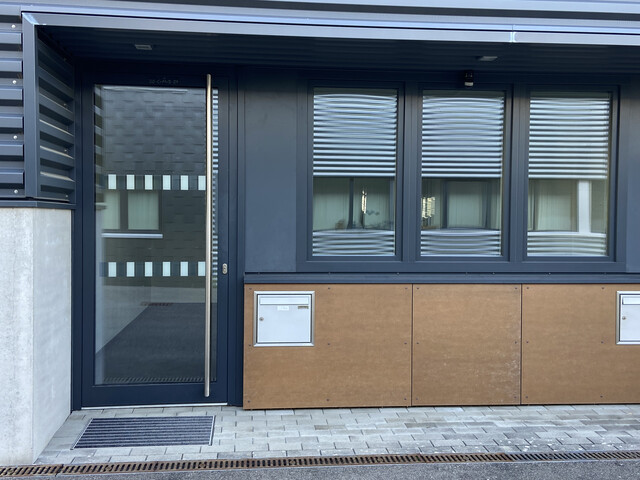 Werkstatt. - Lagerhalle mit Büro und WC zu vermieten/kaufen