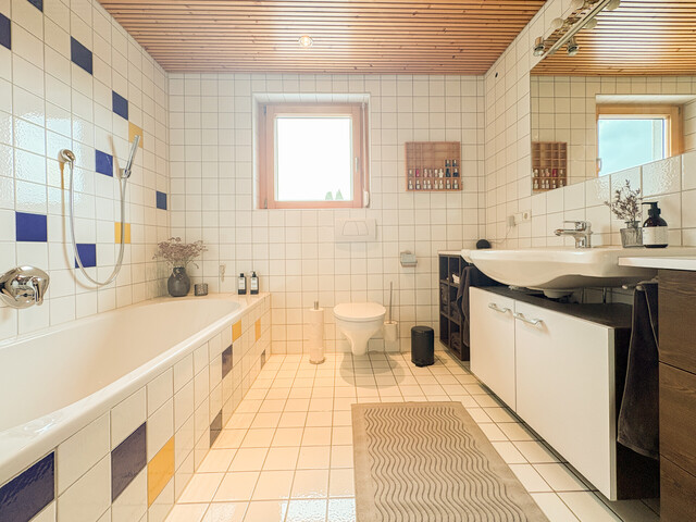 Gepflegte Doppelhaushälfte mit ausgebautem Dachboden