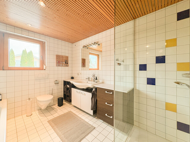 Gepflegte Doppelhaushälfte mit ausgebautem Dachboden