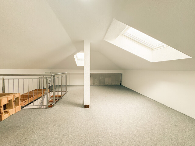 Gepflegte Doppelhaushälfte mit ausgebautem Dachboden