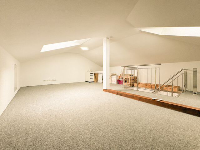 Gepflegte Doppelhaushälfte mit ausgebautem Dachboden