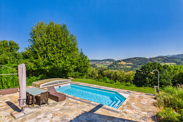 EIN HAUS FÜR MENSCHEN, DIE DAS BESONDERE ZU SCHÄTZEN WISSEN - WOHNEN MIT POOL & PANORAMABLICK