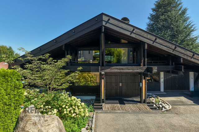 EIN HAUS FÜR MENSCHEN, DIE DAS BESONDERE ZU SCHÄTZEN WISSEN - WOHNEN MIT POOL & PANORAMABLICK