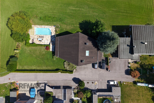EIN HAUS FÜR MENSCHEN, DIE DAS BESONDERE ZU SCHÄTZEN WISSEN - WOHNEN MIT POOL & PANORAMABLICK