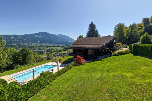 EIN HAUS FÜR MENSCHEN, DIE DAS BESONDERE ZU SCHÄTZEN WISSEN - WOHNEN MIT POOL & PANORAMABLICK