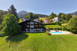 EIN HAUS FÜR MENSCHEN, DIE DAS BESONDERE ZU SCHÄTZEN WISSEN - WOHNEN MIT POOL & PANORAMABLICK
