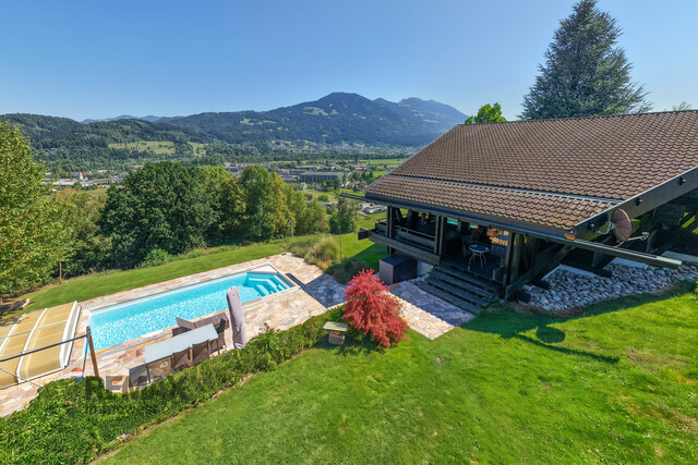 EIN HAUS FÜR MENSCHEN, DIE DAS BESONDERE ZU SCHÄTZEN WISSEN - WOHNEN MIT POOL & PANORAMABLICK