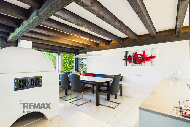 EIN HAUS FÜR MENSCHEN, DIE DAS BESONDERE ZU SCHÄTZEN WISSEN - WOHNEN MIT POOL & PANORAMABLICK