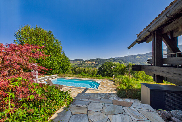 EIN HAUS FÜR MENSCHEN, DIE DAS BESONDERE ZU SCHÄTZEN WISSEN - WOHNEN MIT POOL & PANORAMABLICK