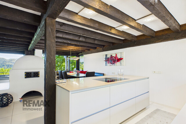 EIN HAUS FÜR MENSCHEN, DIE DAS BESONDERE ZU SCHÄTZEN WISSEN - WOHNEN MIT POOL & PANORAMABLICK