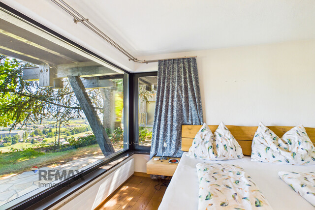 EIN HAUS FÜR MENSCHEN, DIE DAS BESONDERE ZU SCHÄTZEN WISSEN - WOHNEN MIT POOL & PANORAMABLICK