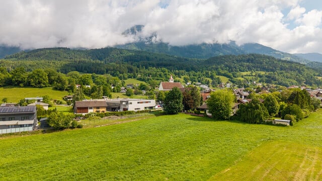 Sonnige Grundstücke in Bludesch jetzt verfügbar: Ihr Traumhaus auf 471m² wartet!
