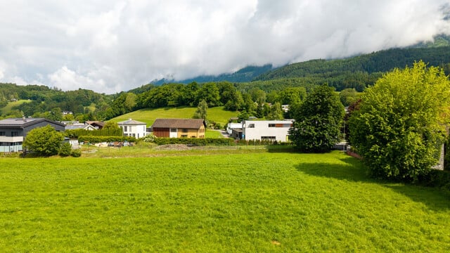 Sonnige Grundstücke in Bludesch jetzt verfügbar: Ihr Traumhaus auf 471m² wartet!