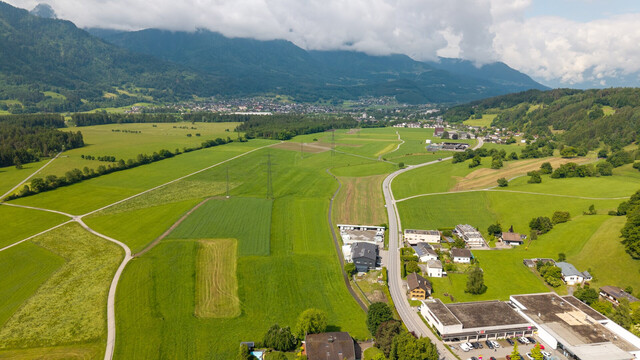 Sonnige Grundstücke in Bludesch jetzt verfügbar: Ihr Traumhaus auf 471m² wartet!