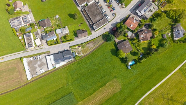 Sonnige Grundstücke in Bludesch jetzt verfügbar: Ihr Traumhaus auf 471m² wartet!