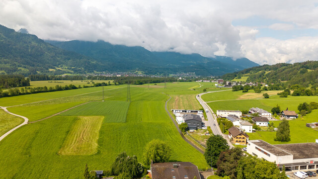 Sonnige Grundstücke in Bludesch jetzt verfügbar: Ihr Traumhaus auf 471m² wartet!