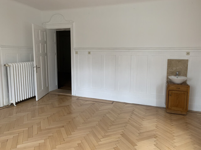 Großzügiges Zimmer in WG zu vermieten!